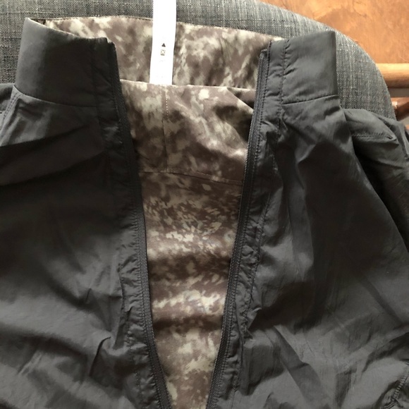 Reversible Lululemon bombs away bomber jacket sz 2 - Picture 9 of 9